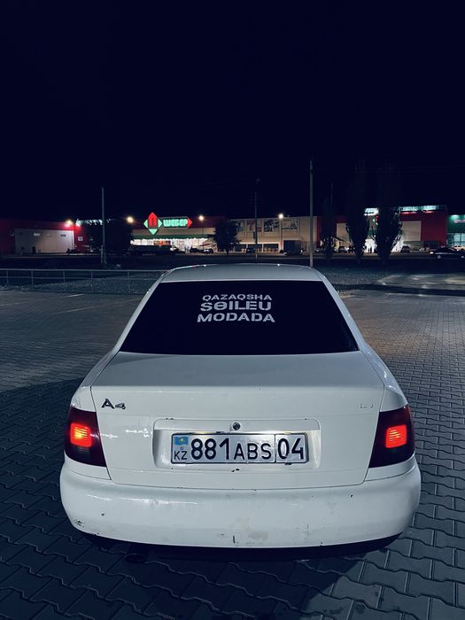 Ауди а4 В5 1995г 1.8об