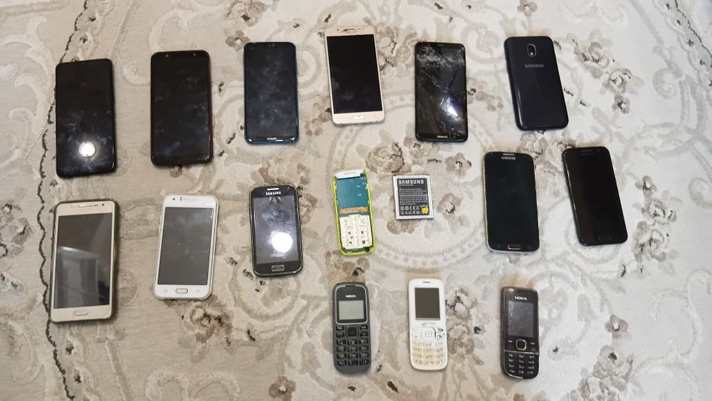 Продам телефоны на запчасти