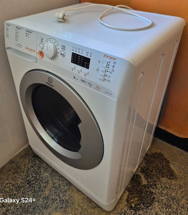 Пералня със сушилня Indesit