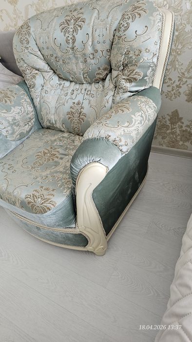 Кресло мягкое зелёное