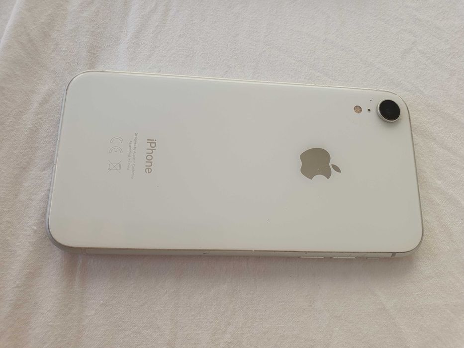 iPhone XR с пукнат екран