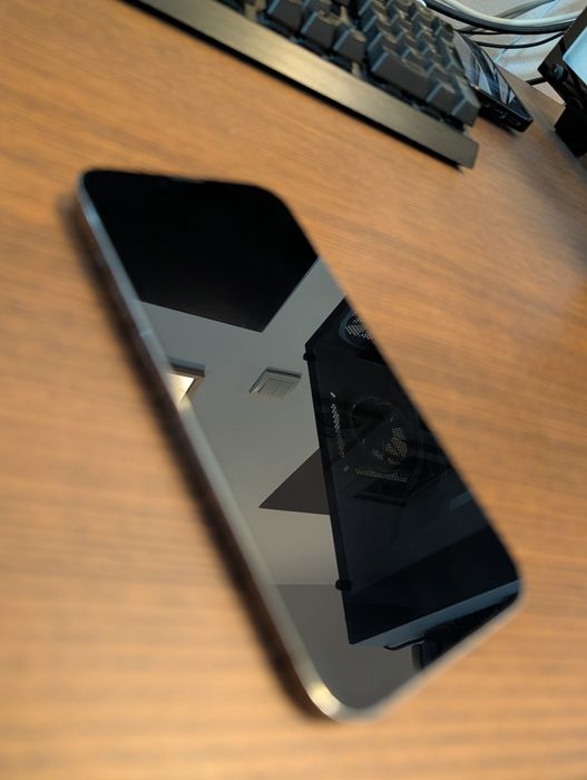 iPhone 13 pro 256 GB space grey в много добро състояние. С кутията.