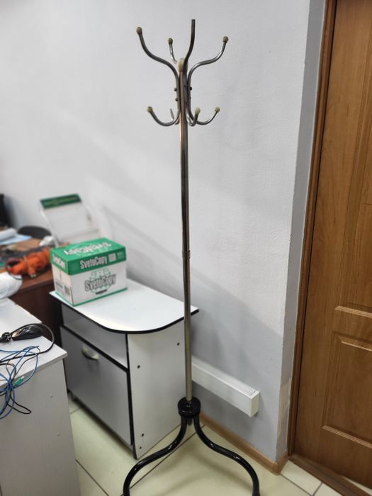 Продам вешалку напольную металлическую
