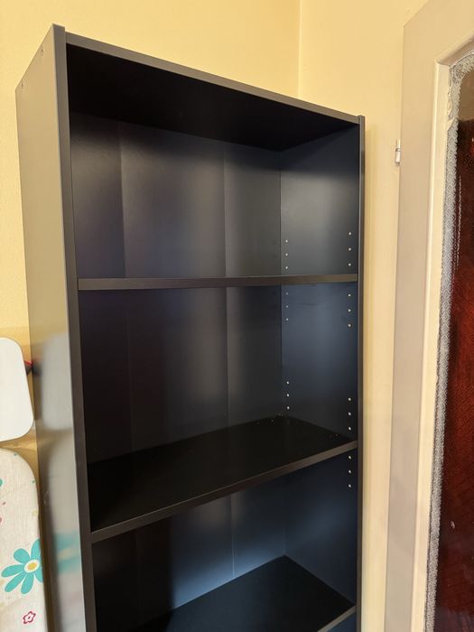 Черна Библиотека - Икеа