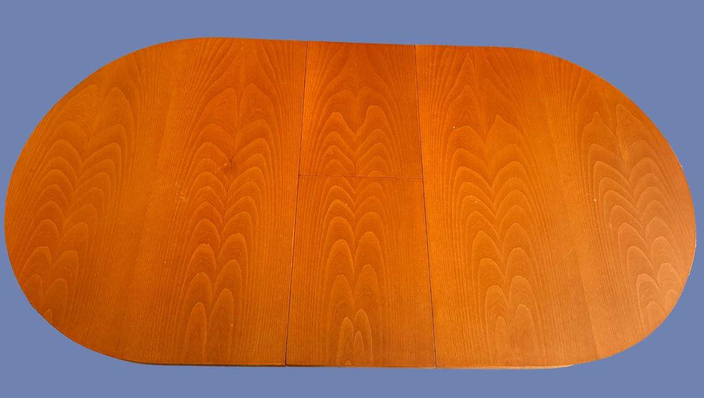 Елипсовидна трапезна маса