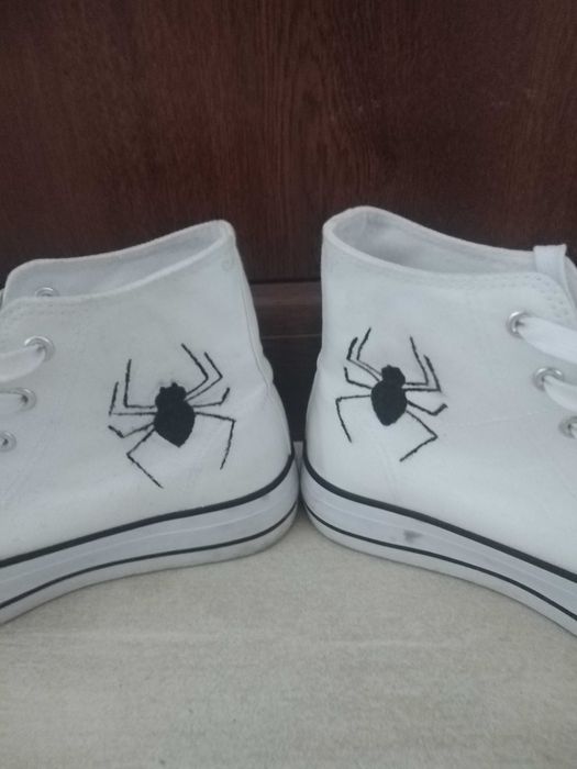 Кецове ръчно рисувани