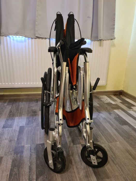 Scaun cu rotile pliabil