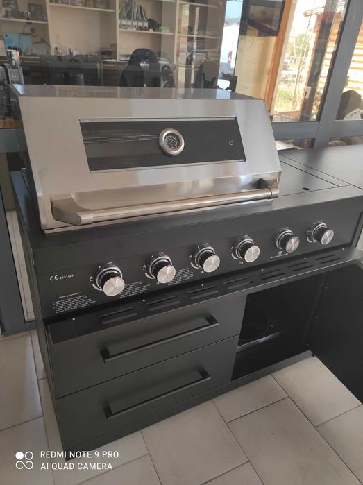 Ново Газово барбекю с хладилник и мивка