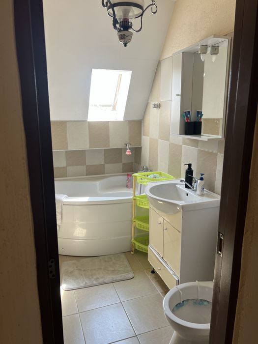 Proprietar inchiriez Apartament doua camere zona Lipovei !