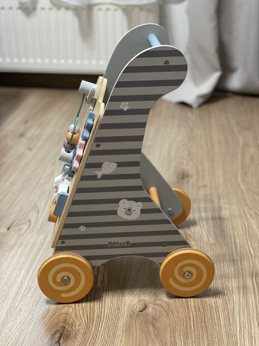 Дървен walker с активности PolarB