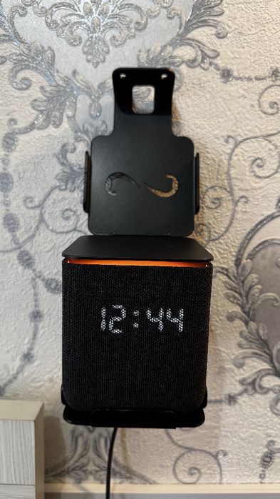 Yandex stansiya uchun kranshteyn | Universal derjatel | Devor uchun