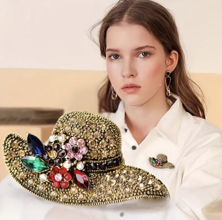 Бутикови брошки за всеки повод.