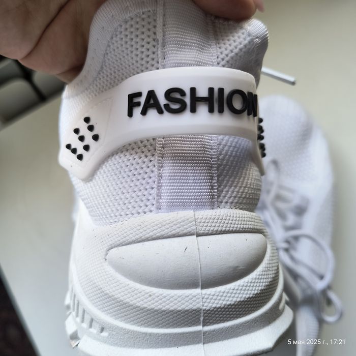 Новые кроссовки 37 р 3000 тг