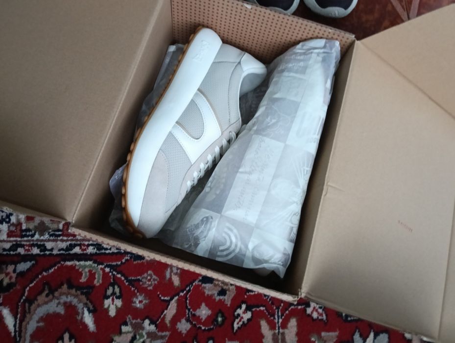 Vând adidași bărbați