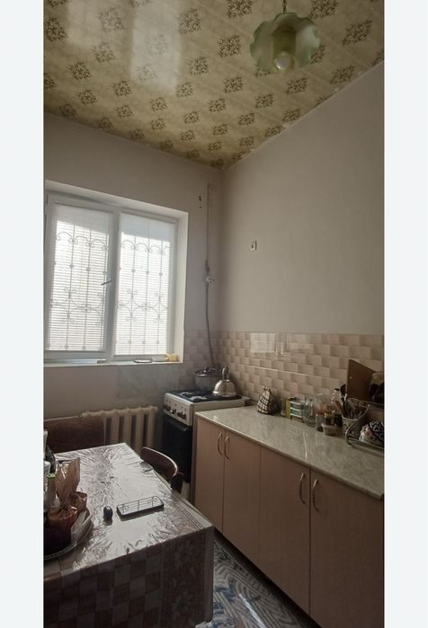 Мирабадский р-н Куйлюк (Qo’yliq) массив 3 1/1/4 кирпичный 28м2 с меблю