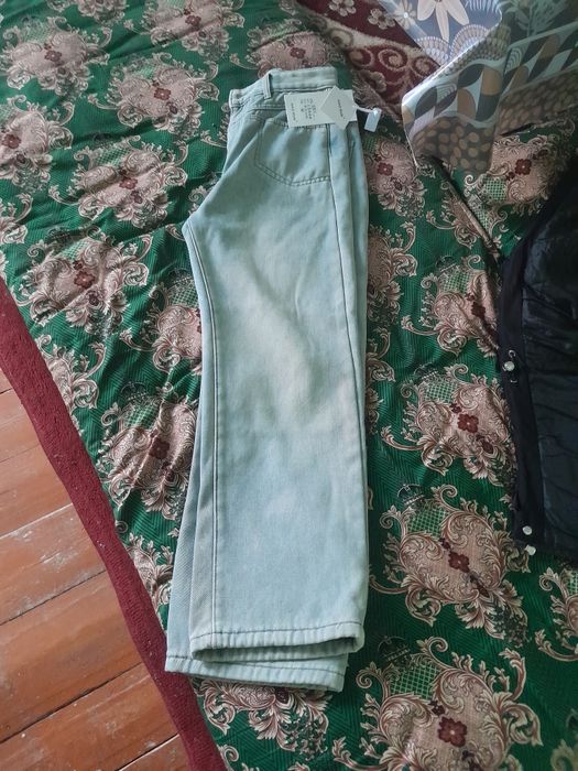 Yangi shim bugun xarid qilingan razmer kichkina kelgan