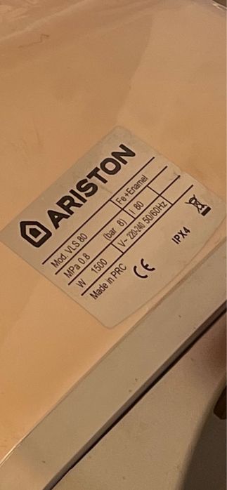 Vand boiler Ariston 80l cu aspect de centrala termica
