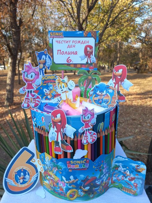 Торта от книжки и моливи, подходящи за празнуване на рожден ден