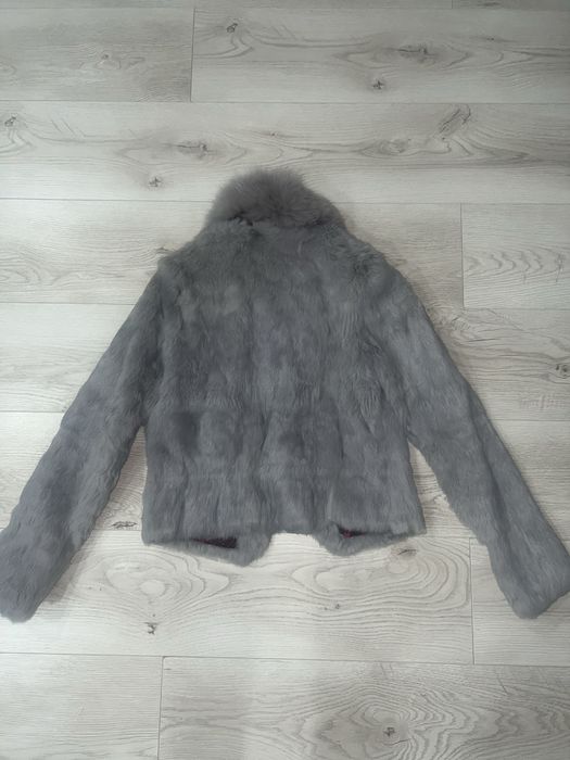 Haina blana de iepure cu guler de vulpe naturala