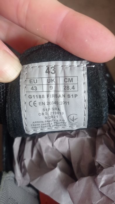 Работни обувки с метално бомбе