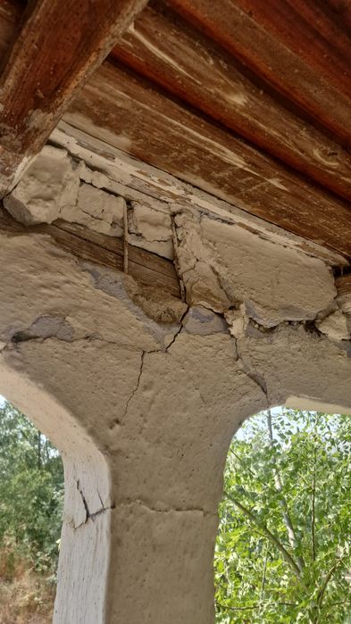 De vânzare teren 1000 m2,cu casa nelocuibila