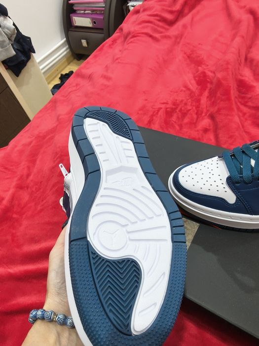 Vând Sneaker inalt Air jordan 1,albastru gențiana,alb gri.