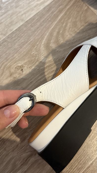 Босоножки новые