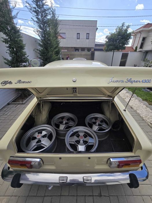 Alfa Romeo Giulia Super 1300 - An 1975 masina de Epoca –  de c