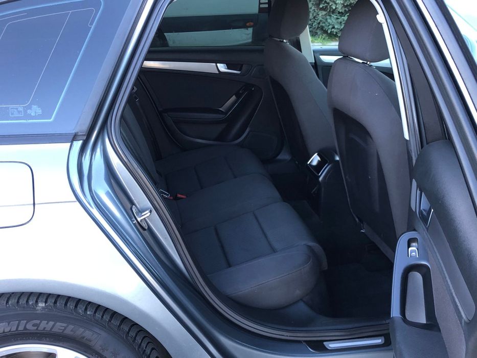 Audi A4 a an fabricatie 03/2013 motor 2.0tdi 136 cp climatronic  navigatie  jante carlig euro 5
---km 234000 carte service carpass
---navigatie