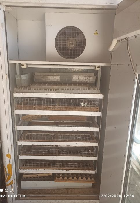 Инкубатор сотилади