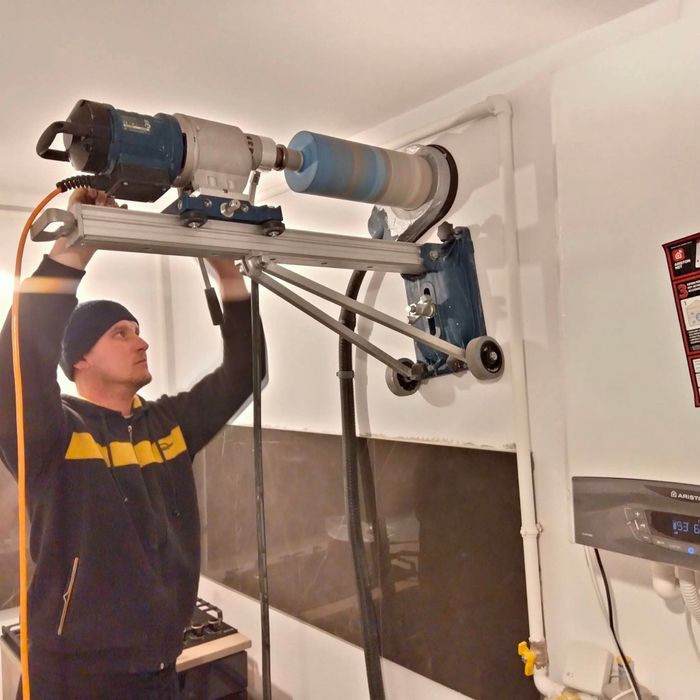 Găuri hote centrale ,tăiat beton armat ,sanțuri  perete pentru electri