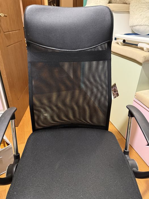 Офис стол с метална стойка