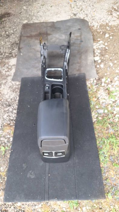 Средна конзола ( барче ) за Kia Seed  2015г