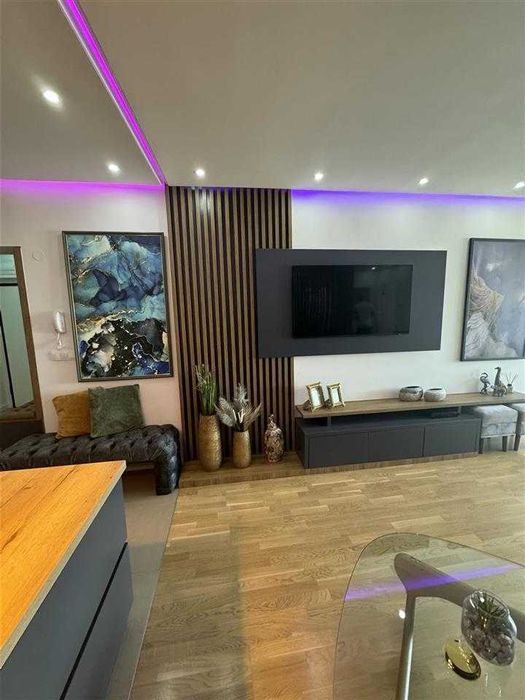 Дава се под наем Двустаен апартамент в Бургас, Славейков - 70 кв.м за 229.5 € - Снимка #1