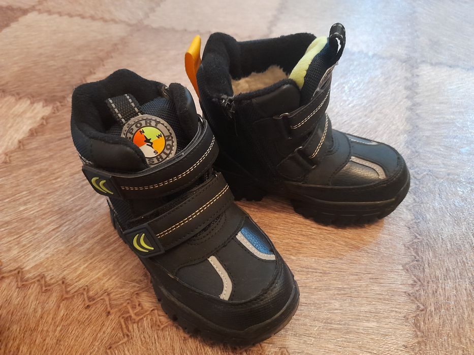 Продам детскую обувь