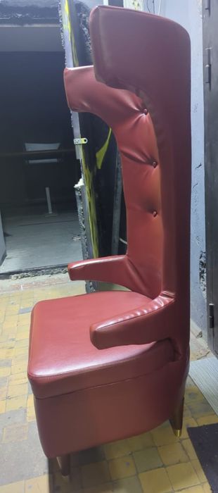 Кресло из эко кожи.