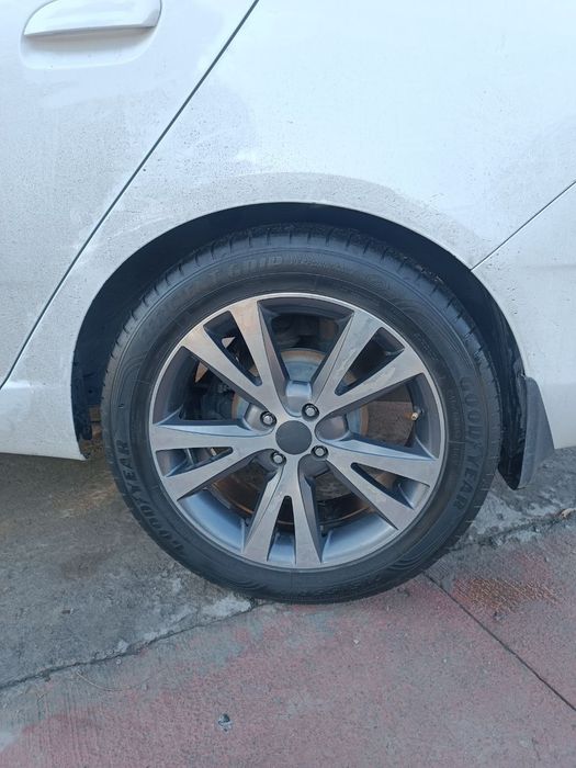 Kaptiva Diska Balon Kobaltga 215 55 R17 Holati yaxshi Ayibi Yoq