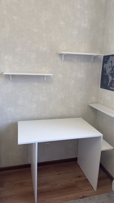 Стол письменный белый