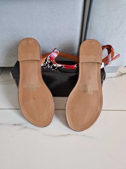 Sandale Piele ecologica, Noi