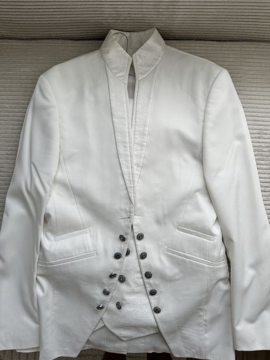 Costum mire alb cu pantaloni negri