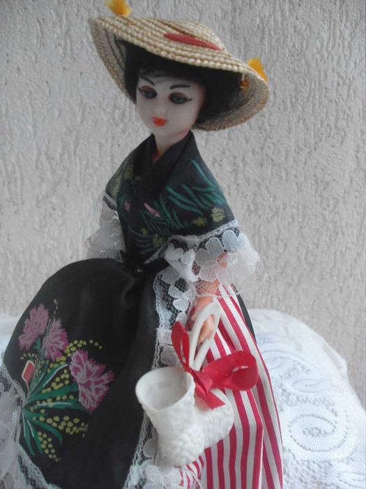колекционерска френска кукла от региона на Ница