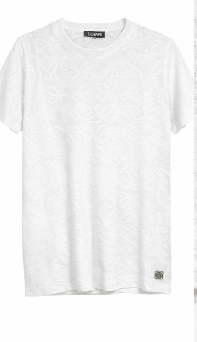 Loewe бяла тениска с релефен монограм