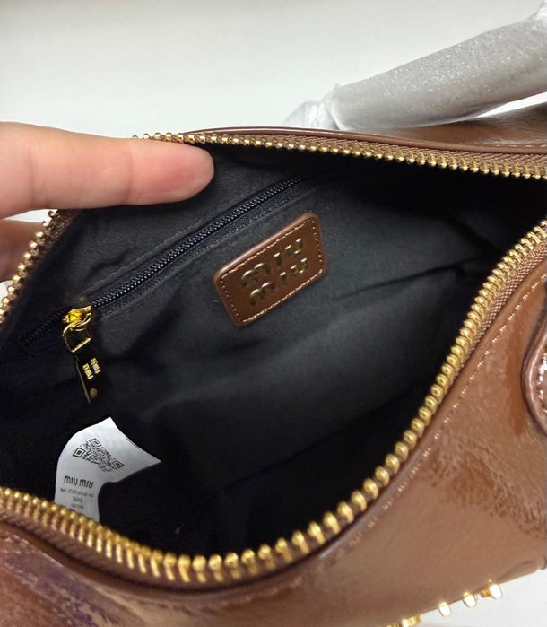 Сумочка лаковая кожа