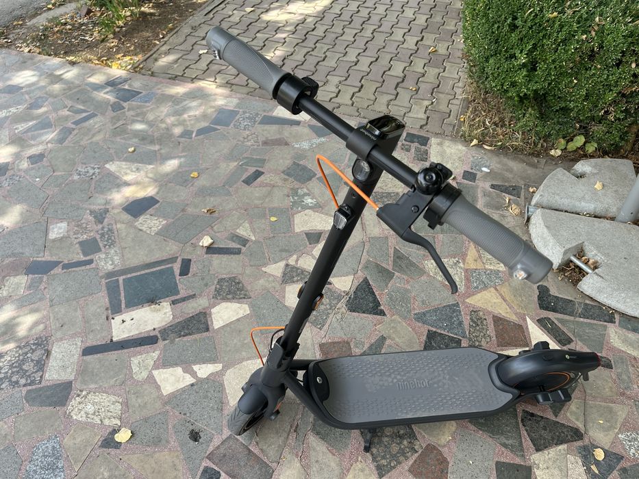 Vand trotineta electrica ninebot f65i