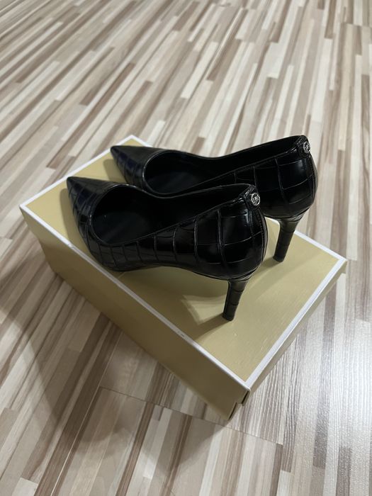 Оригинални токчета на Michael Kors