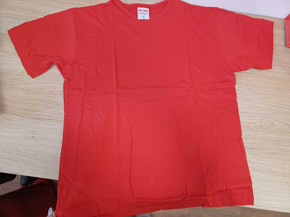 Памучни изчистени тениски