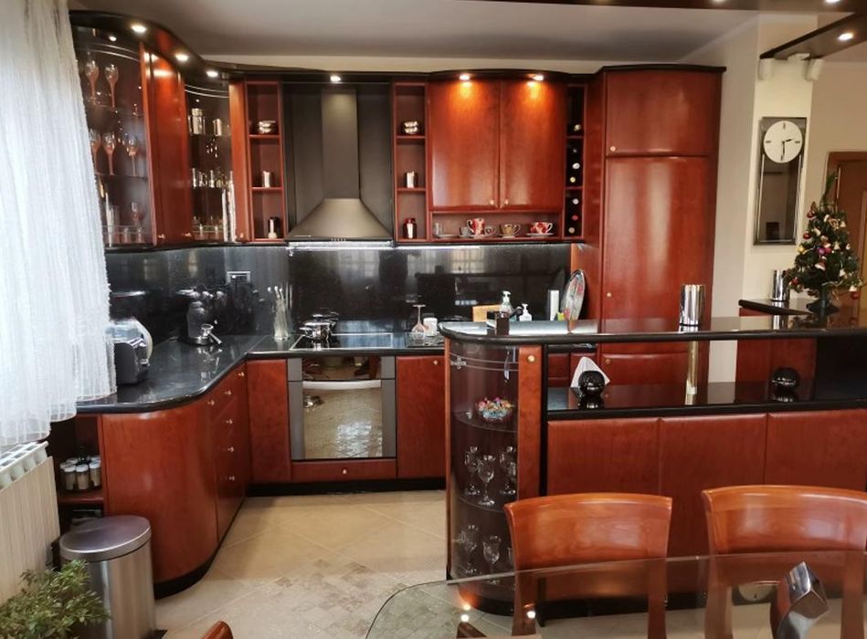 Дава се под наем Четиристаен апартамент в София, Гоце Делчев - 147 кв.м за 1400 € - Снимка #2