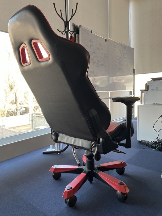 Игровое кресло DxRacer