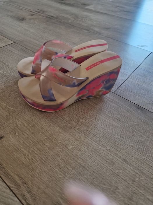 Vând saboți ipanema