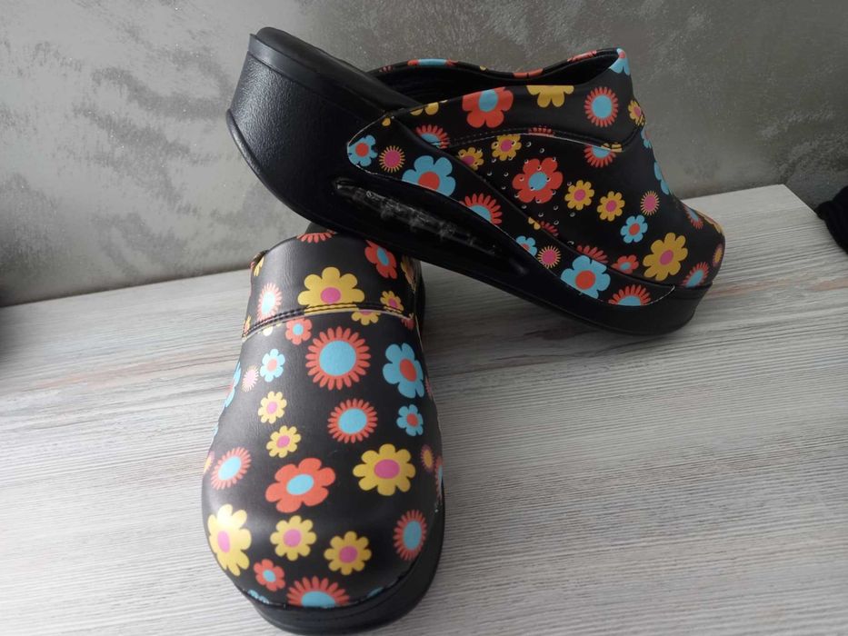 Медицински чехли / сабо номер 39